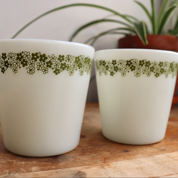 Pyrex Crazy Daisy Mugs Set of 2 Milk glass Green White - Picture 4 of 6